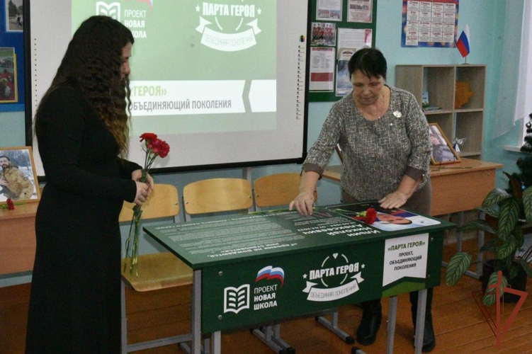 В Удмуртии сотрудники Росгвардии приняли участие в открытии «Парты Героя» в честь погибшего коллеги