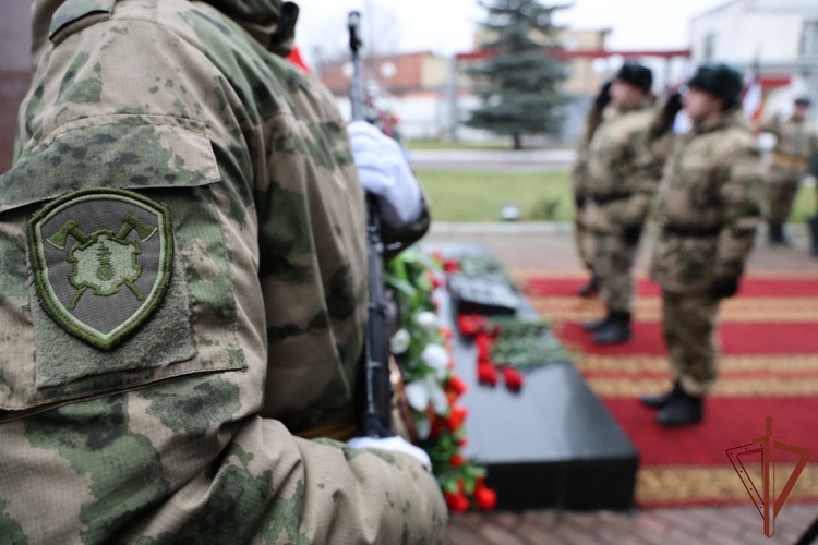В Подмосковье открыли памятную плиту инженерам Росгвардии, погибшим в ходе СВО (видео)