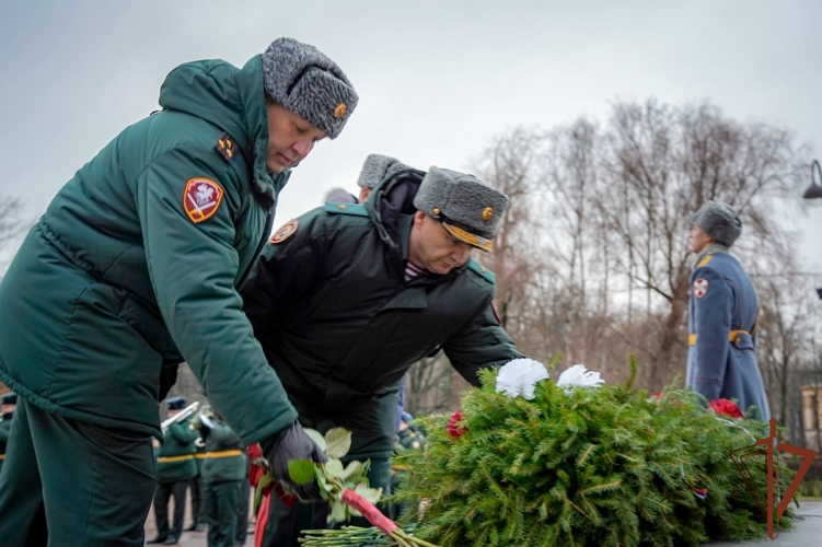 В Санкт-Петербурге росгвардейцы отметили 129-ю годовщину со дня рождения четырежды Героя Советского Союза маршала Советского Союза Георгия Жукова