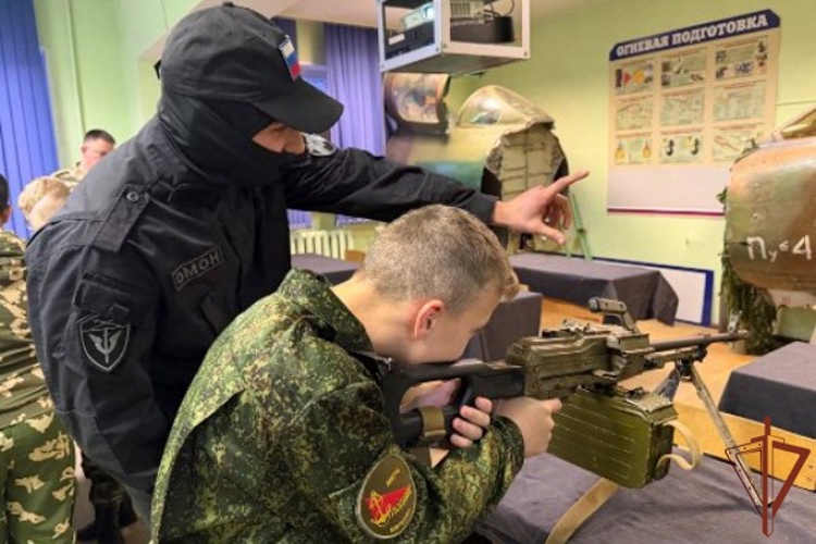 На Дальнем Востоке росгвардейцы провели встречи с подрастающим поколением