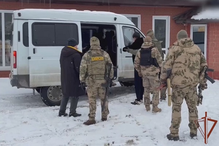 На Сахалине при силовой поддержке Росгвардии выявлены нарушения миграционного законодательства (видео)