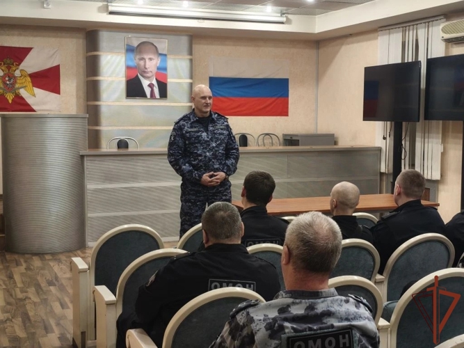 Командующий Северо-Западным округом Росгвардии поздравил росгвардейцев, заступающих на службу в новогоднюю ночь