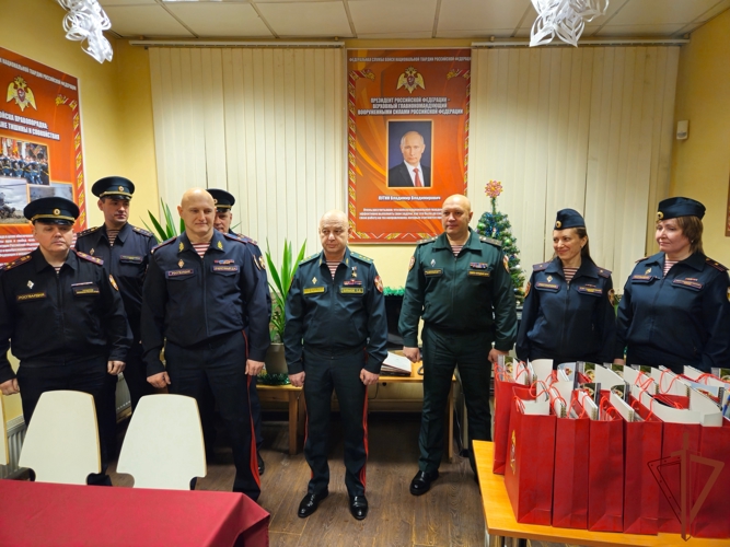 Командующий Северо-Западным округом Росгвардии поздравил росгвардейцев, заступающих на службу в новогоднюю ночь