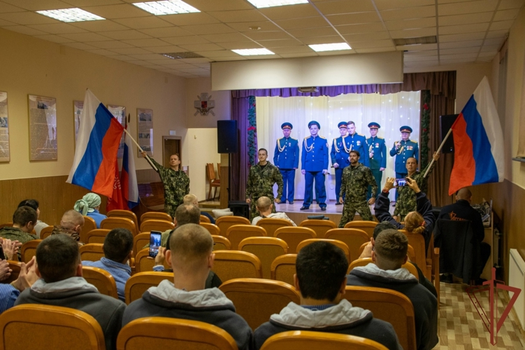 Ансамбль песни и пляски Северо-Западного округа Росгвардии выступил перед участникам СВО в госпитале 