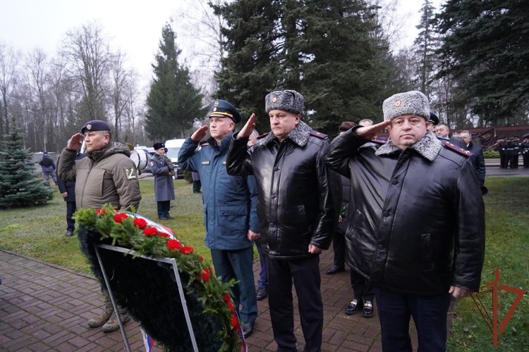 В регионах Центральной России росгвардейцы приняли участие в мероприятиях, приуроченных ко Дню Неизвестного Солдата 