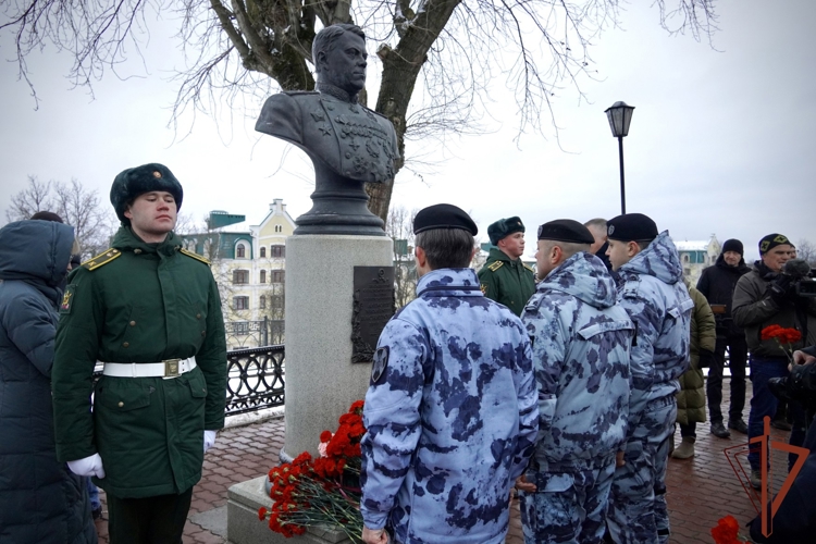 В Центральном округе Росгвардии прошли мероприятия, посвящённые Дню Героев Отечества