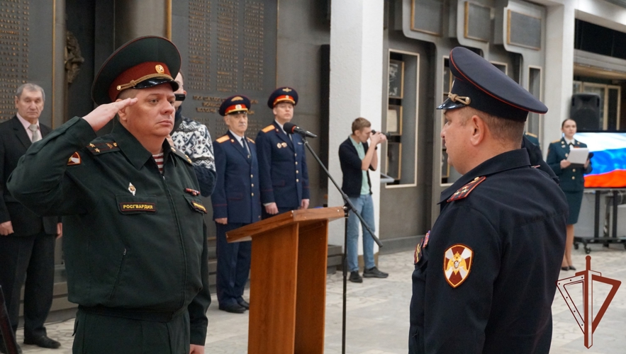 Сотрудники вневедомственной охраны Росгвардии торжественно приняли присягу в Брянске
