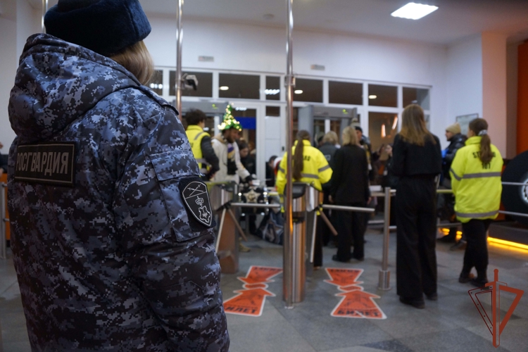 В Хабаровске росгвардейцы обеспечили правопорядок во время домашнего матча хоккейного клуба «Амур»
