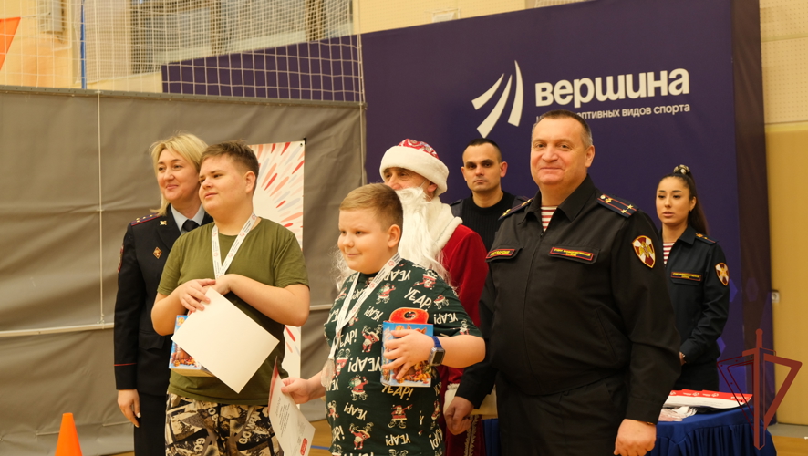 Акция Росгвардии «Дед Мороз специального назначения» состоялась в Белгороде