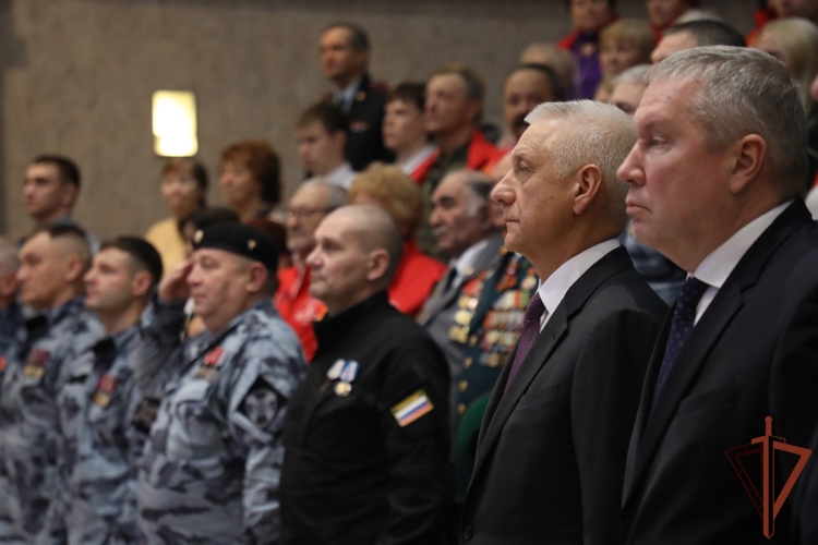 Торжественная церемония передачи росгвардейцам копий боевых знамен Великой Отечественной войны состоялась в Челябинской области