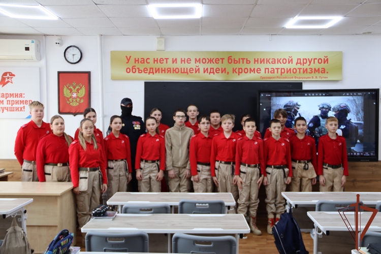 На Дальнем Востоке росгвардейцы провели встречи с подрастающим поколением