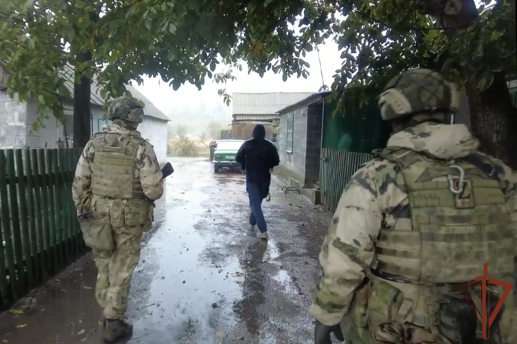 Росгвардейцы принимают участие в профилактических рейдах на территории ДНР (видео)