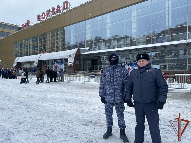 В Уфе росгвардейцы обеспечили безопасность встречи «Поезда Деда Мороза» (видео)