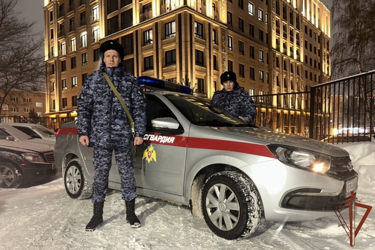 Росгвардейцы в Новосибирске спасли жизнь женщине с остановкой сердца