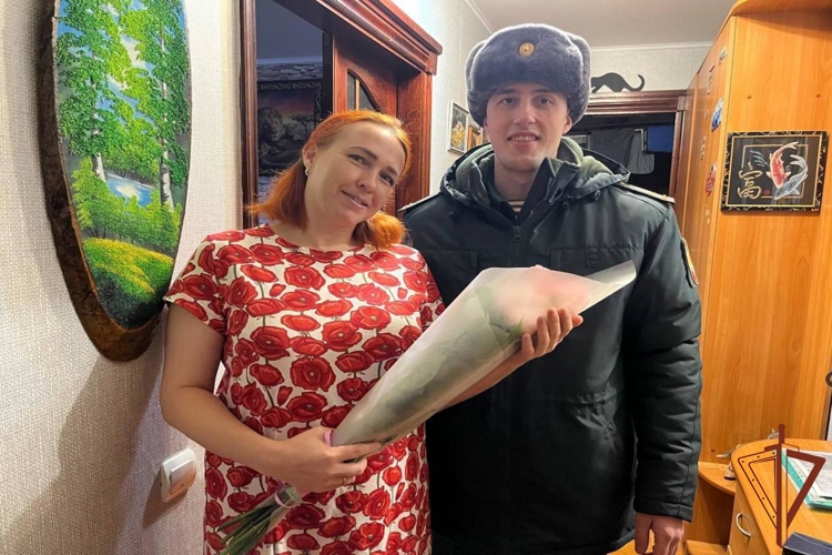 Росгвардейцы в Саратовской области навестили вдов и матерей погибших товарищей