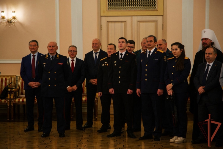 Представители Росгвардии приняли участие в старте Всероссийской новогодней акции «Елка желаний» на Южном Урале 