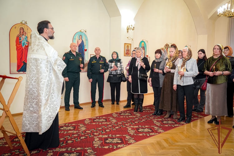 В Санкт-Петербурге с матерями и вдовами погибших на СВО и в других вооруженных конфликтах встретился командующий Северо-Западным округом Росгвардии