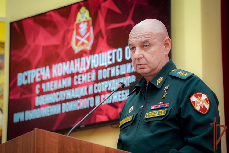 В Санкт-Петербурге с матерями и вдовами погибших на СВО и в других вооруженных конфликтах встретился командующий Северо-Западным округом Росгвардии