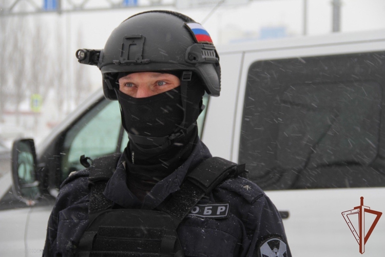 При силовой поддержке спецназа Росгвардии в Зауралье задержаны наркокурьеры с крупной партией запрещенных веществ (видео)