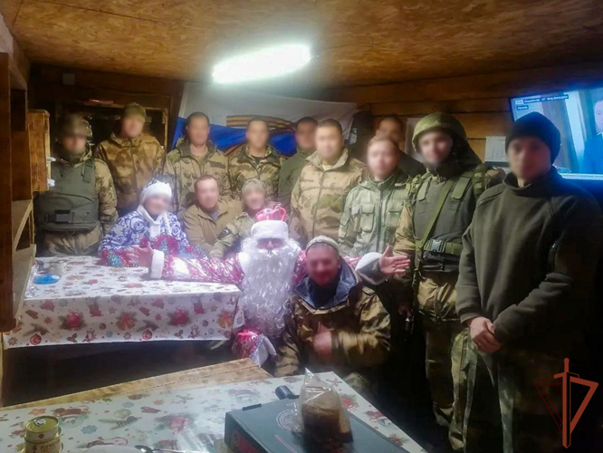 Дед Мороз специального назначения поздравил росгвардейцев в зоне СВО