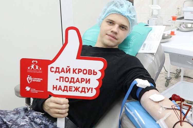 В новогодней донорской акции приняли участие росгвардейцы на Кубани (видео)