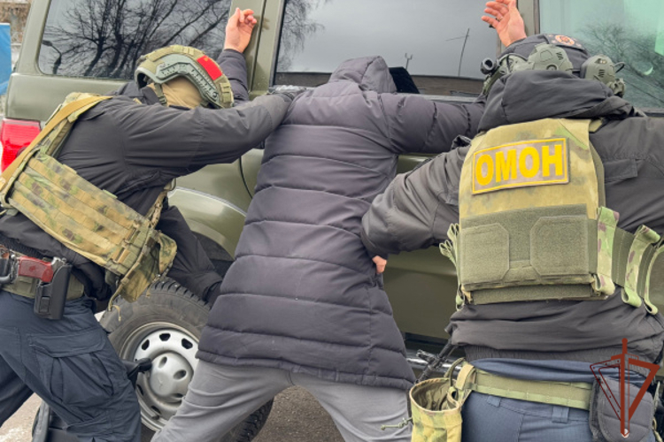 В Твери при содействии спецназа Росгвардии задержан пособник телефонных мошенников (видео)