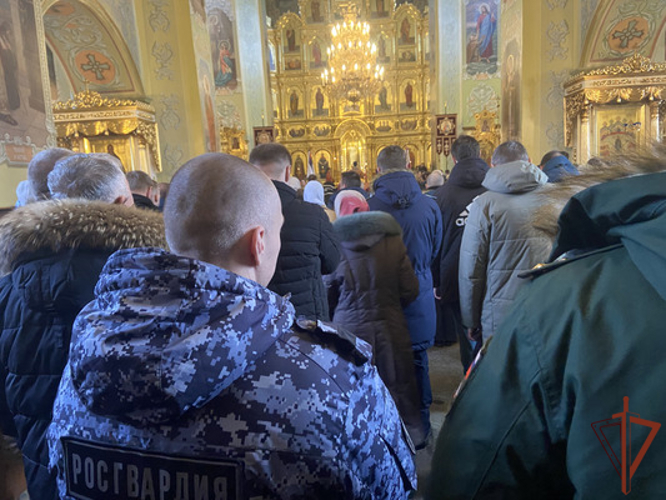 В Саратове росгвардейцы приняли участие в соборном молении о победе и наступлении мира