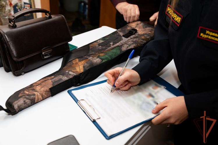В Курганской области при содействии Росгвардии бойцам СВО передано свыше 770 единиц оружия