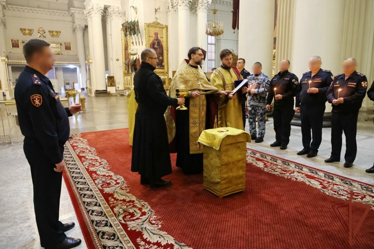 В Санкт-Петербурге командующий Северо-Западным округом Росгвардии вручил погоны высших офицеров