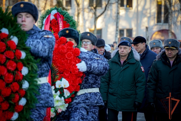 Памятник росгвардейцам-участникам СВО открыли в Ленинградской области  