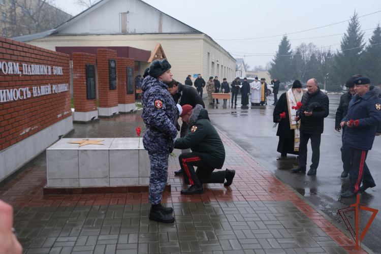 В Орле увековечили память сотрудников Росгвардии, погибших при исполнении служебного долга
