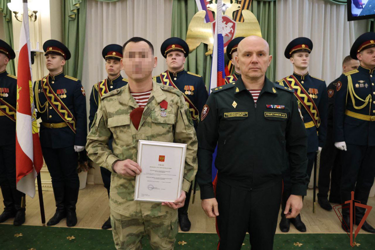 Командующий Восточным округом Росгвардии вручил награды личному составу 