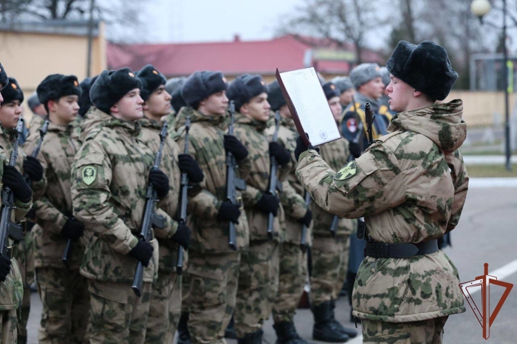 Новобранцы дивизии имени Ф.Э. Дзержинского Росгвардии приняли военную присягу (видео)