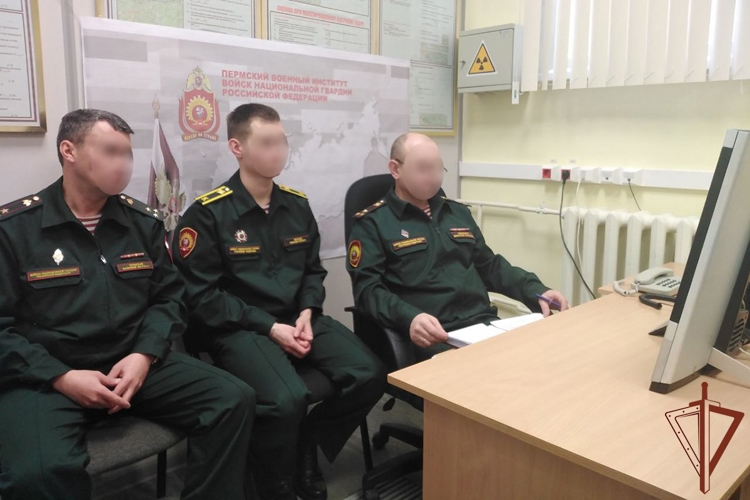 Военнослужащие Росгвардии провели телемост с кадетскими классами