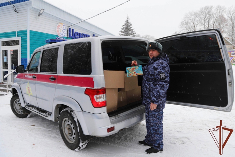 Тульские росгвардейцы поздравили с Новым годом детей из Мариуполя