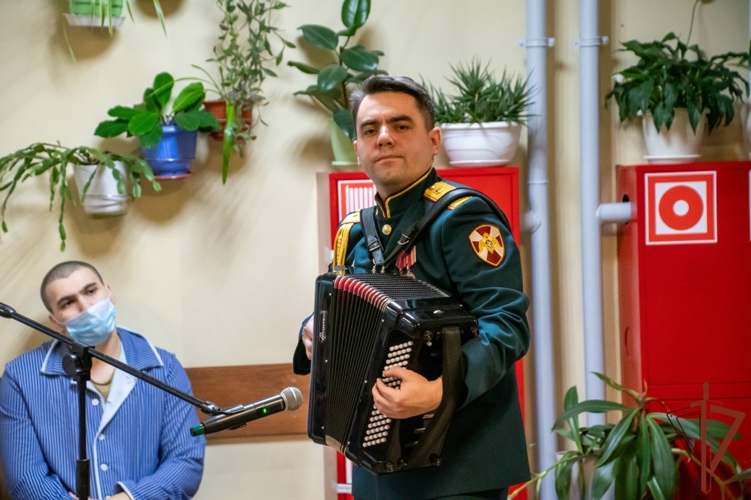 Ансамбль песни и пляски Северо-Западного округа Росгвардии выступил в военном госпитале округа  