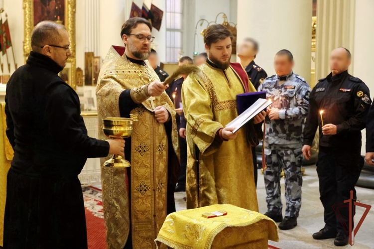 В Санкт-Петербурге командующий Северо-Западным округом Росгвардии вручил погоны высших офицеров