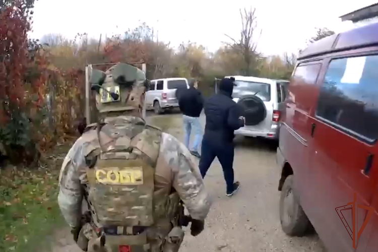 При силовой поддержке спецназа Росгвардии пресечена деятельность этнической преступной группировки в Тульской области (видео)