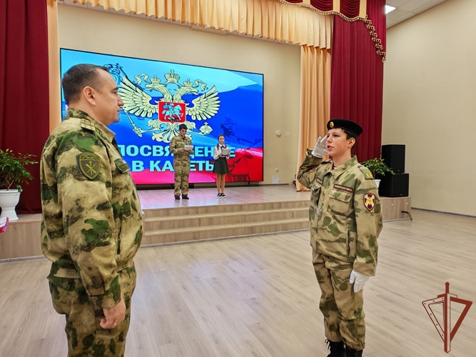 В День Конституции росгвардейцы провели просветительские встречи с учащимися в регионах Центральной России