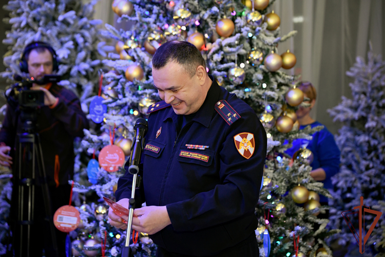 Начальник Управления Росгвардии по Чукотскому автономному округу принял участие во Всероссийской благотворительной акции «Елка желаний»