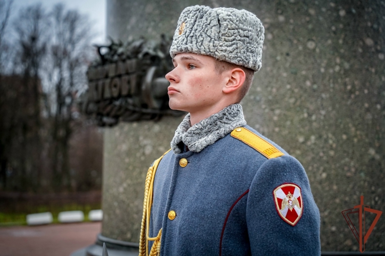 В Санкт-Петербурге росгвардейцы отметили 129-ю годовщину со дня рождения четырежды Героя Советского Союза маршала Советского Союза Георгия Жукова