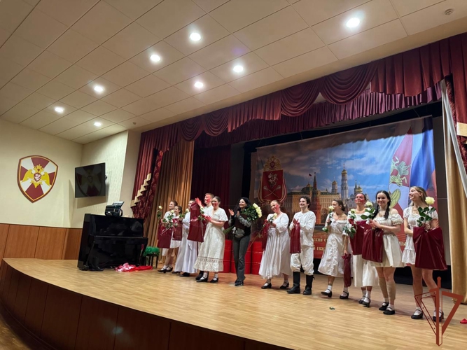 В гостях у росгвардейцев побывали артисты независимого московского драматического театра 