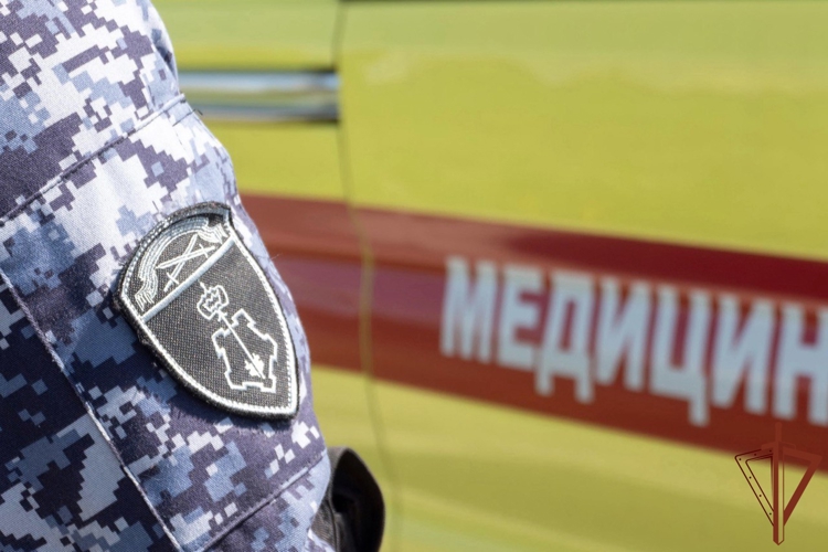 В Невском районе Санкт-Петербурга наряд Росгвардии задержал женщину, напавшую на бригаду скорой помощи