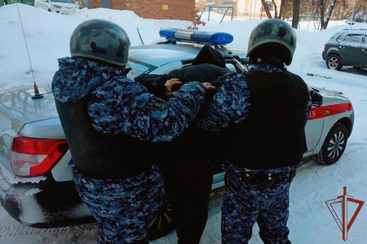 В Мурманске сотрудники Росгвардии оказали содействие в задержании участников конфликта в ночном заведении