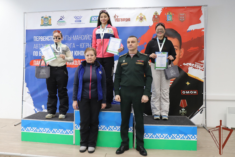 На Урале росгвардейцы провели первенство по биатлону памяти кавалера ордена Мужества и преодолели ледовую трассу