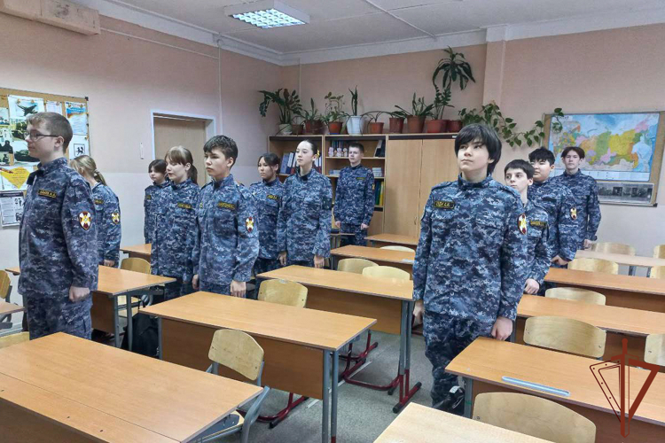 Росгвардейцы на Урале провели уроки мужества и профориентационные встречи со школьниками и студентами