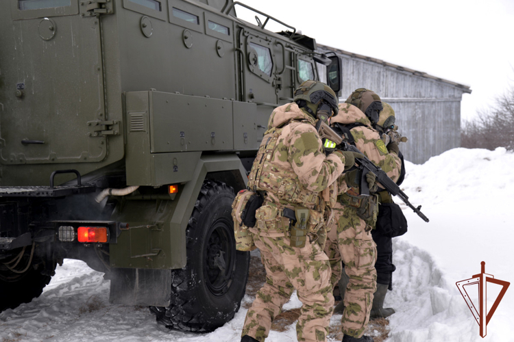 Росгвардия и МЧС России провели совместную тактико-специальную тренировку в Курганской области (видео)