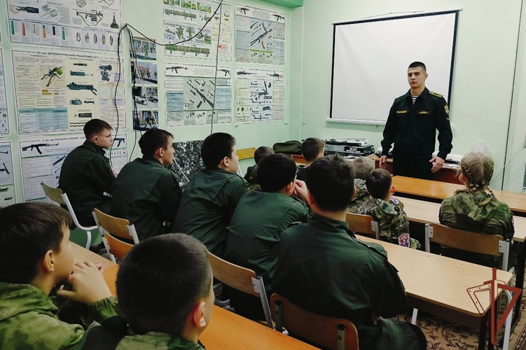 На Урале росгвардейцы провели военно-патриотические мероприятия с молодежью 