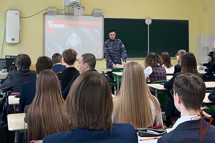 Росгвардейцы провели патриотические и профориентационные мероприятия для молодежи на Урале