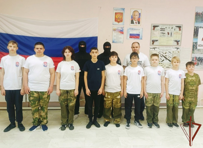 На Урале росгвардейцы провели военно-патриотические мероприятия с молодежью 